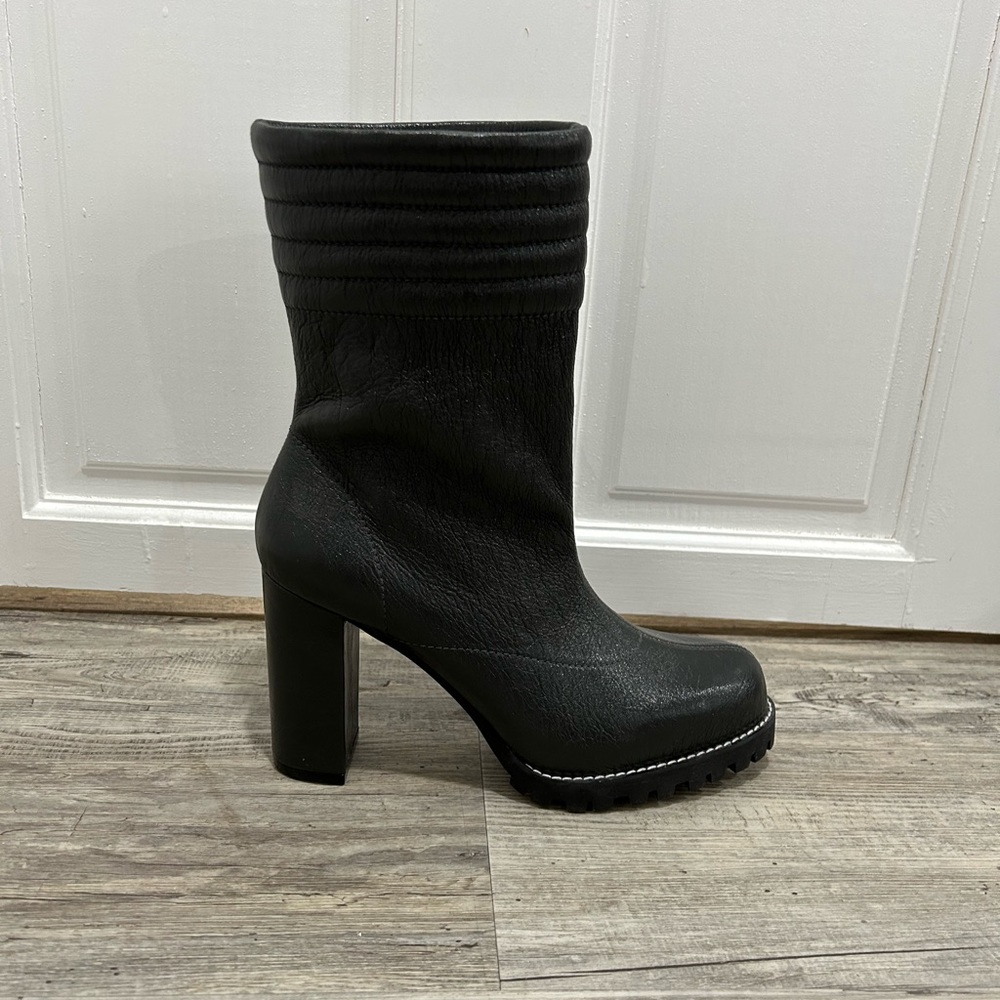 New NWOT, Never worn Stuart Weitzman High heel short boots